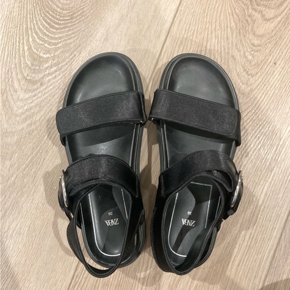 Zara black strappy chunky sandals - Picture 4 of 4